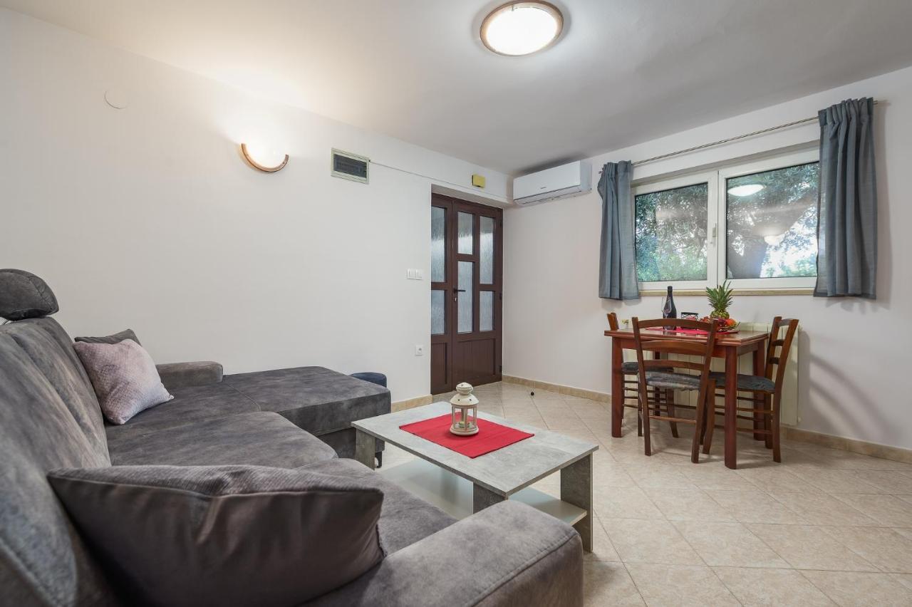 Apartments With A Parking Space Lovran, Opatija - 7869 Exteriör bild